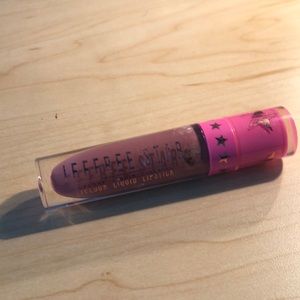 Jeffrey Star Velour Liquid Lipstick in Androgyny